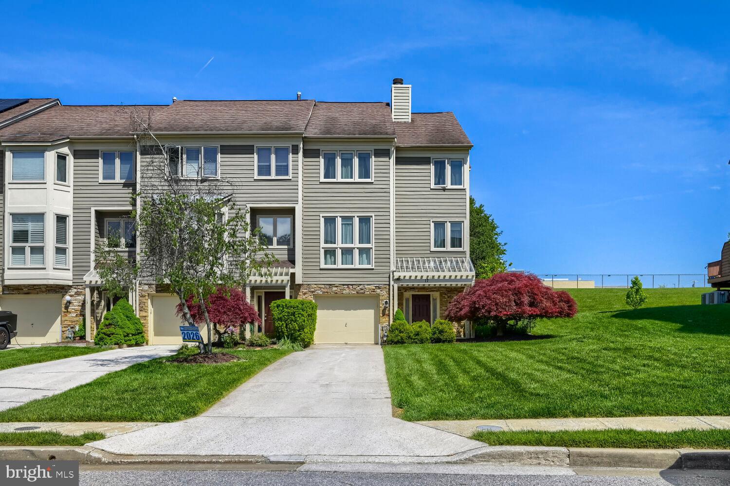 SUMMIT CHASE - Residential