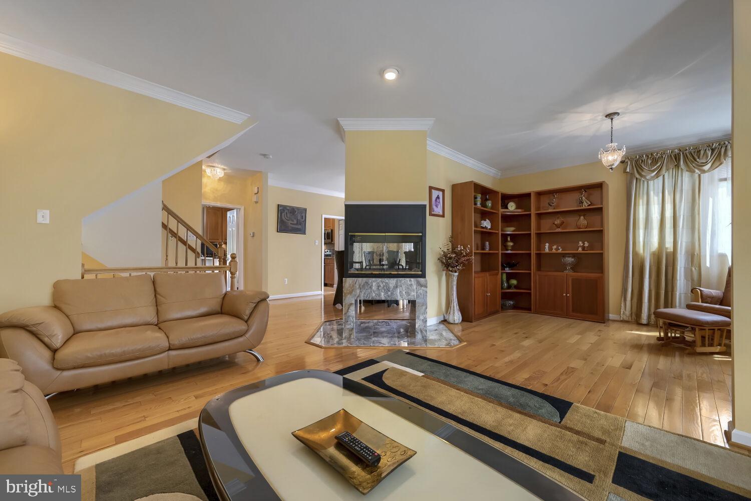SUMMIT CHASE - Residential