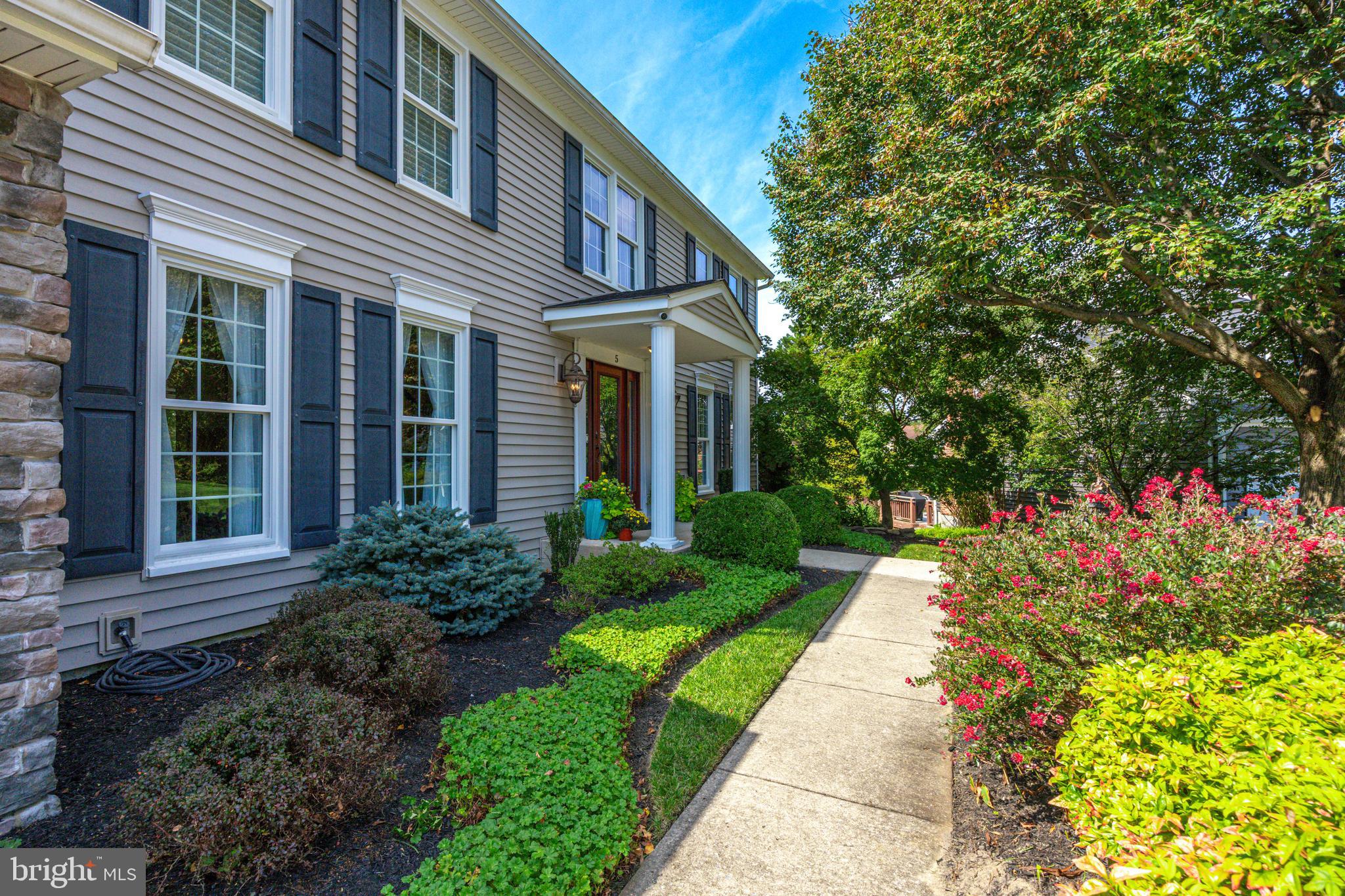 5 FIELDSWAY COURT