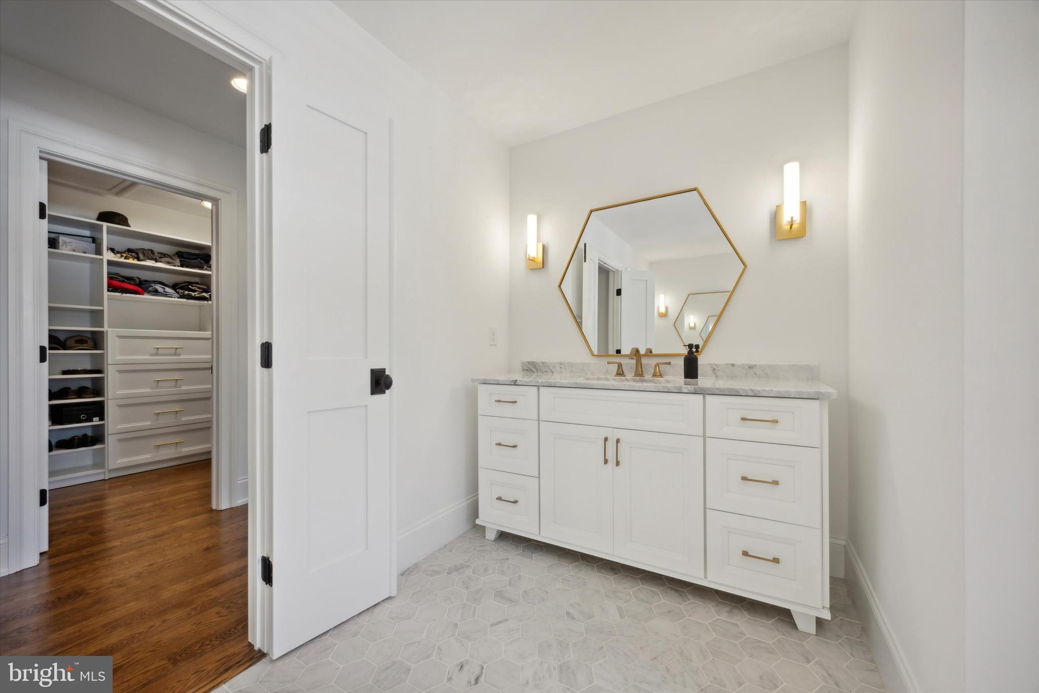 CANTERBURY WOODS - Residential