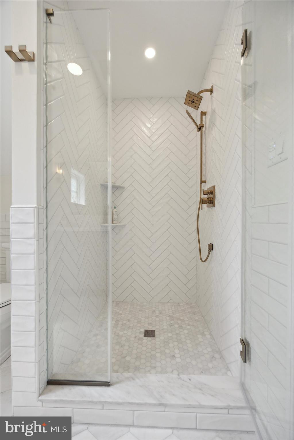 CANTERBURY WOODS - Residential