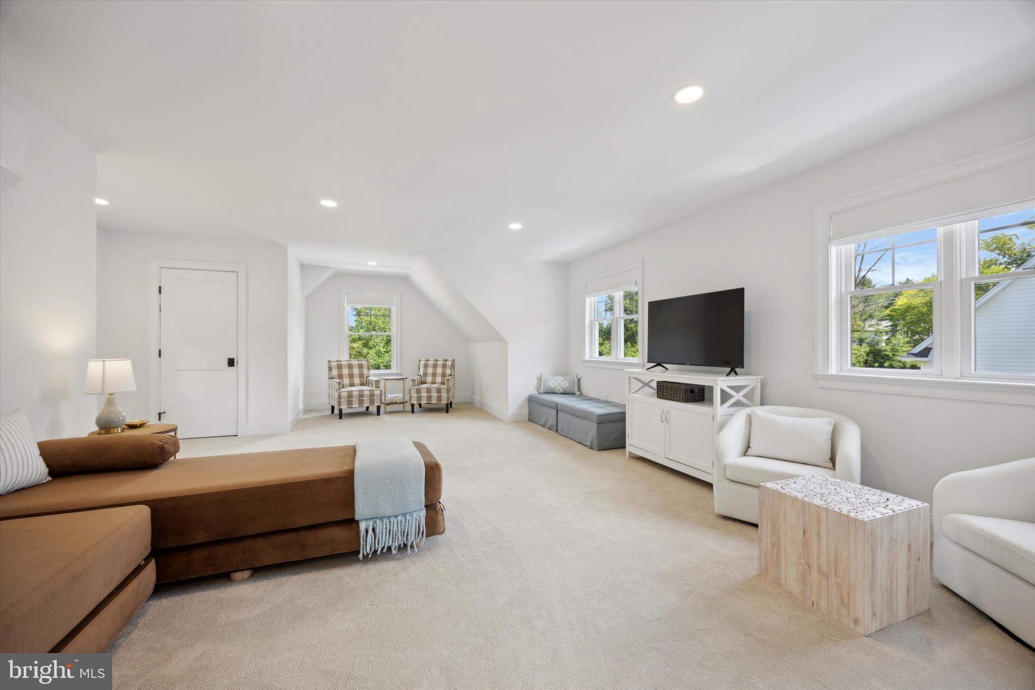 CANTERBURY WOODS - Residential