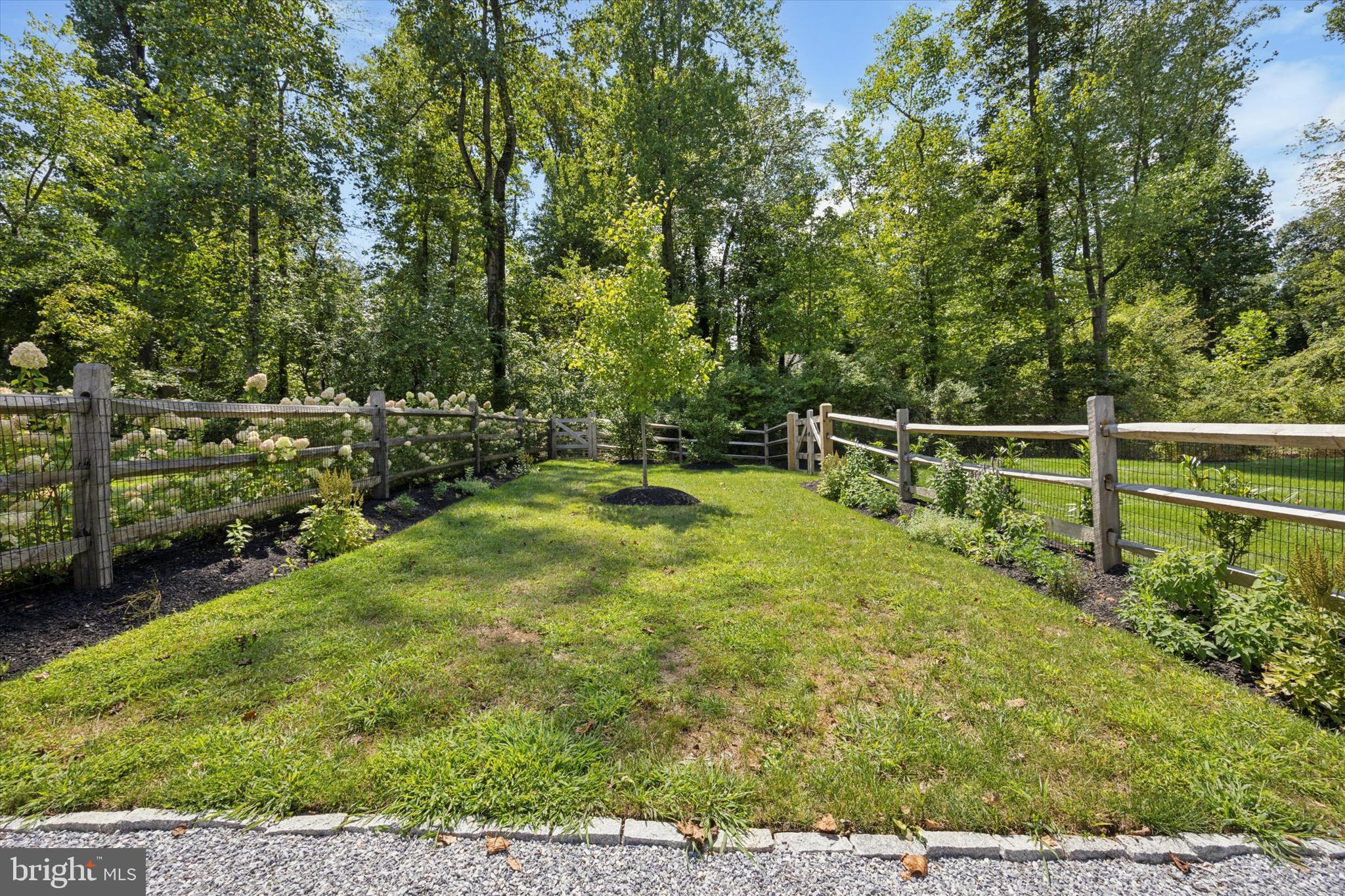 CANTERBURY WOODS - Residential