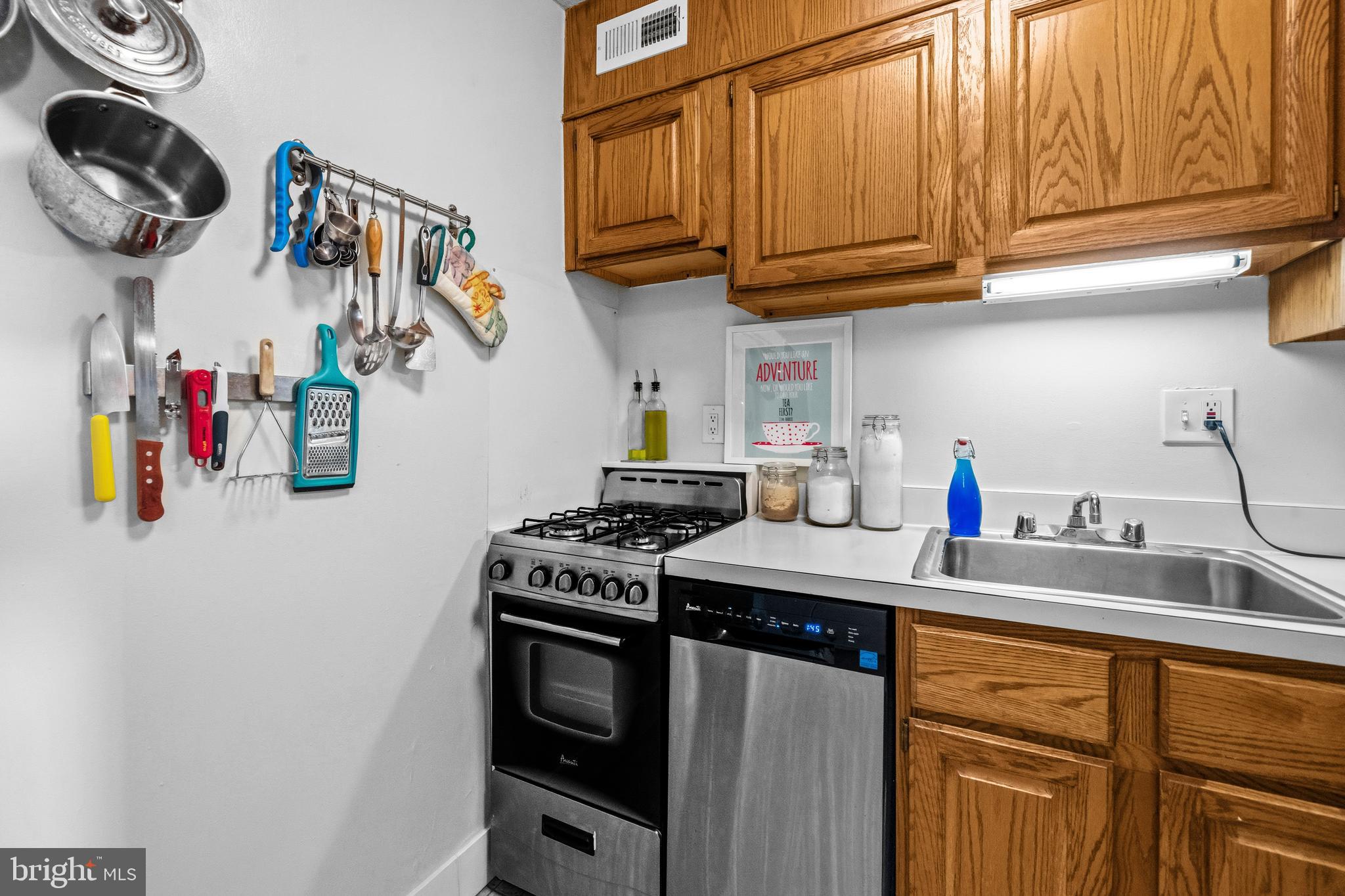 240 M STREET SW E702
