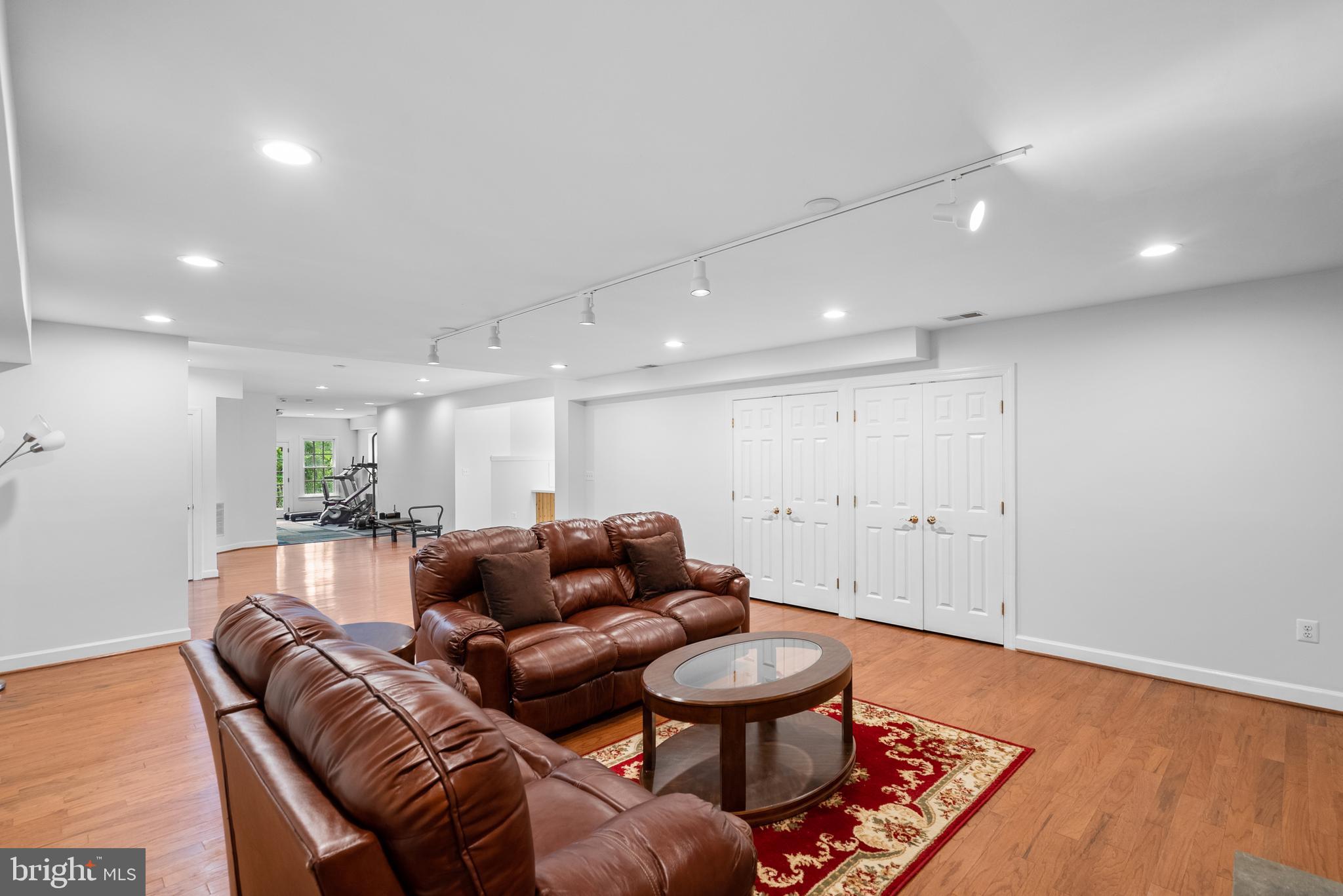 GLEN HILLS - Residential