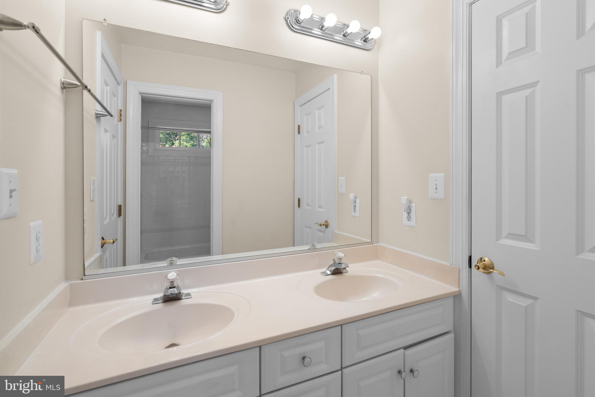 GLEN HILLS - Residential