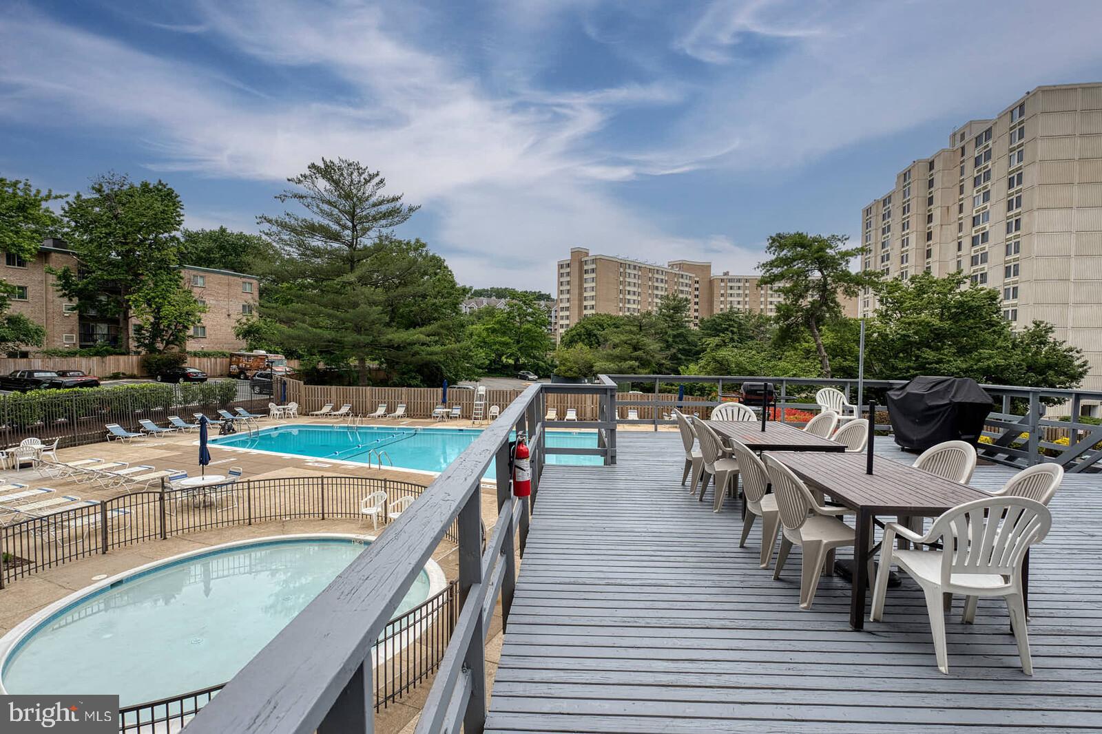 PAVILION ON THE PARK - Residential