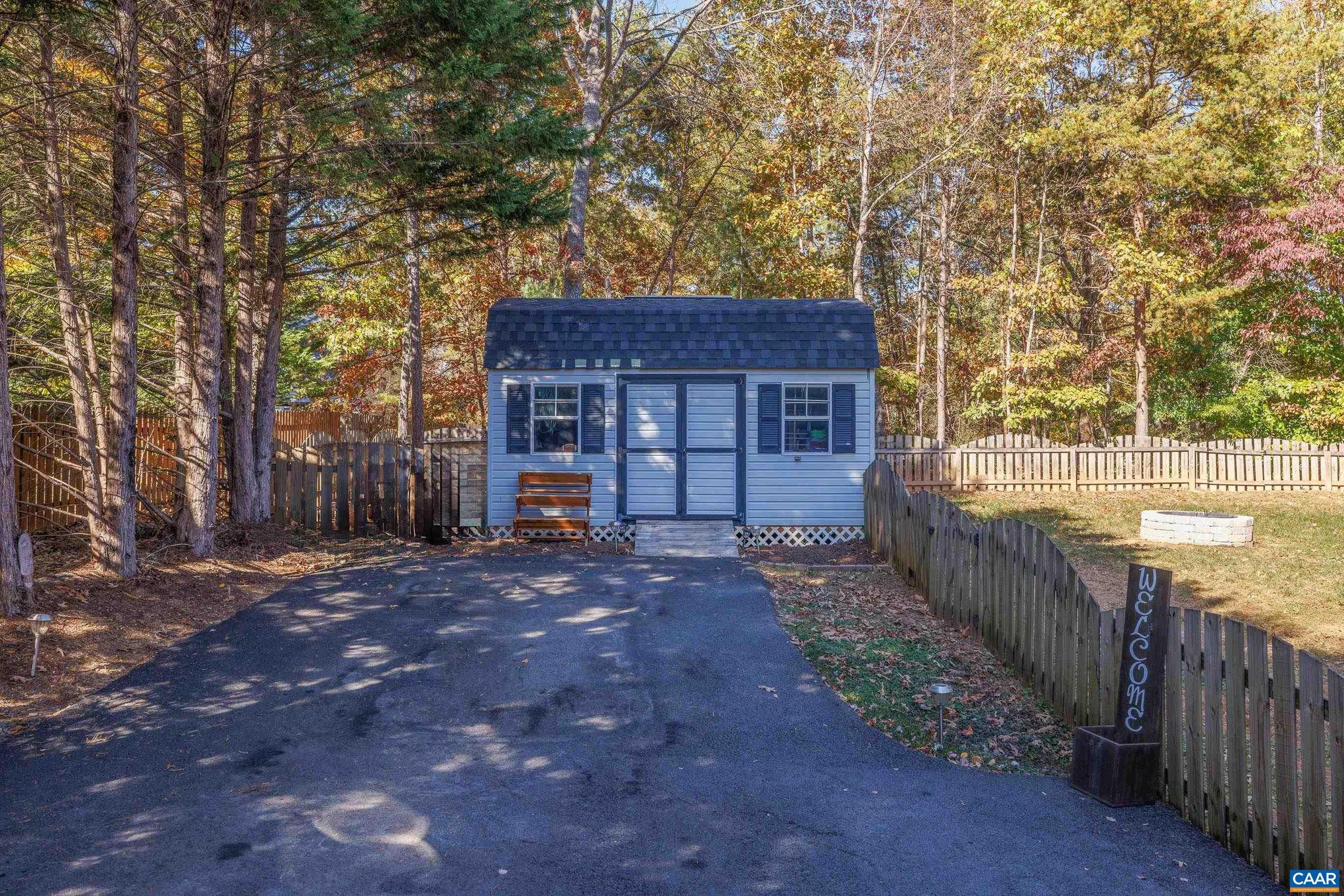 LAKE MONTICELLO - Residential