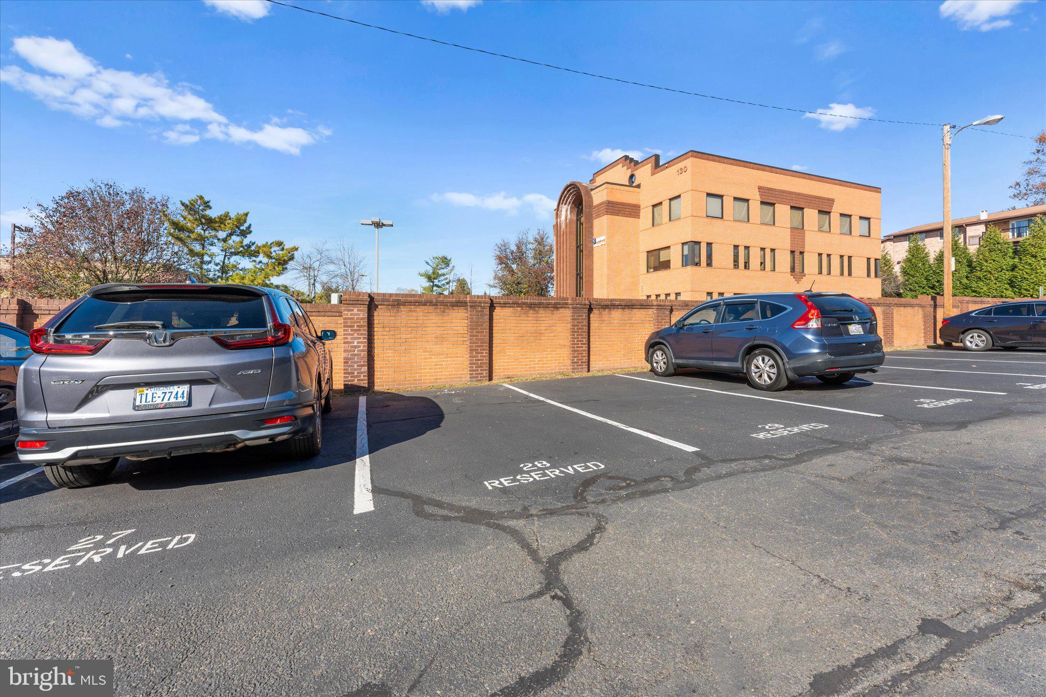 VIENNA VILLAGER CONDO - Residential