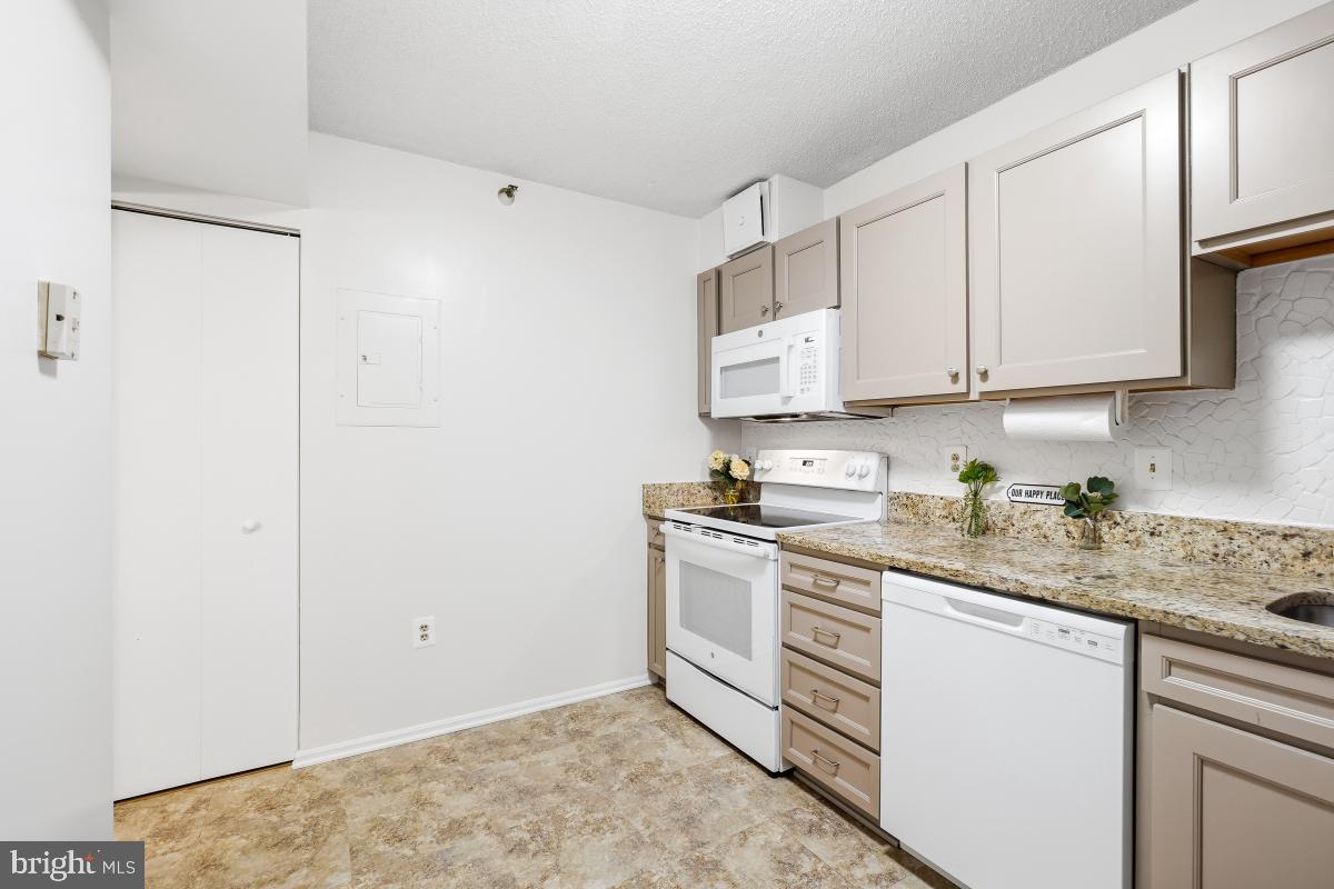 GREENS AT LEISURE WORLD - Residential