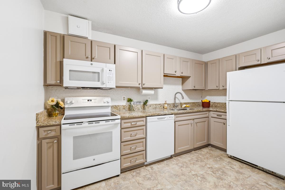 15107 INTERLACHEN DRIVE 2-215