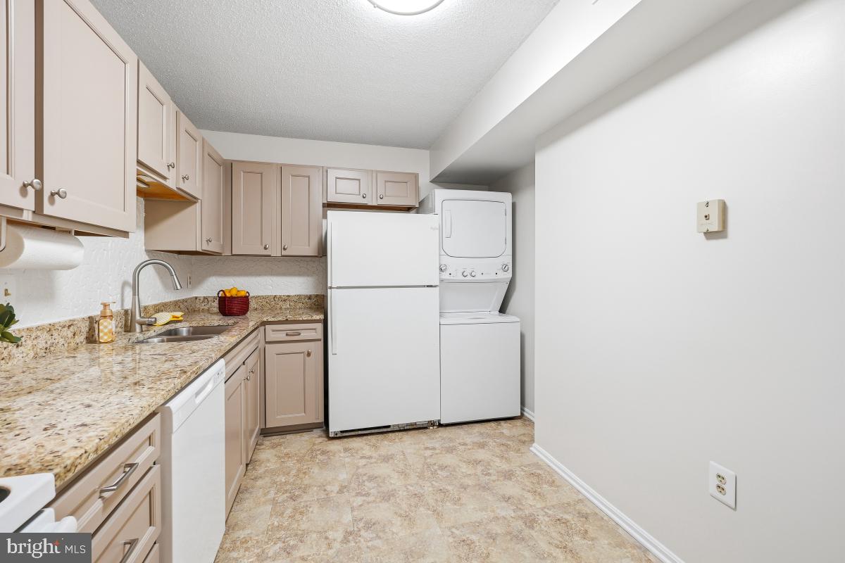 GREENS AT LEISURE WORLD - Residential