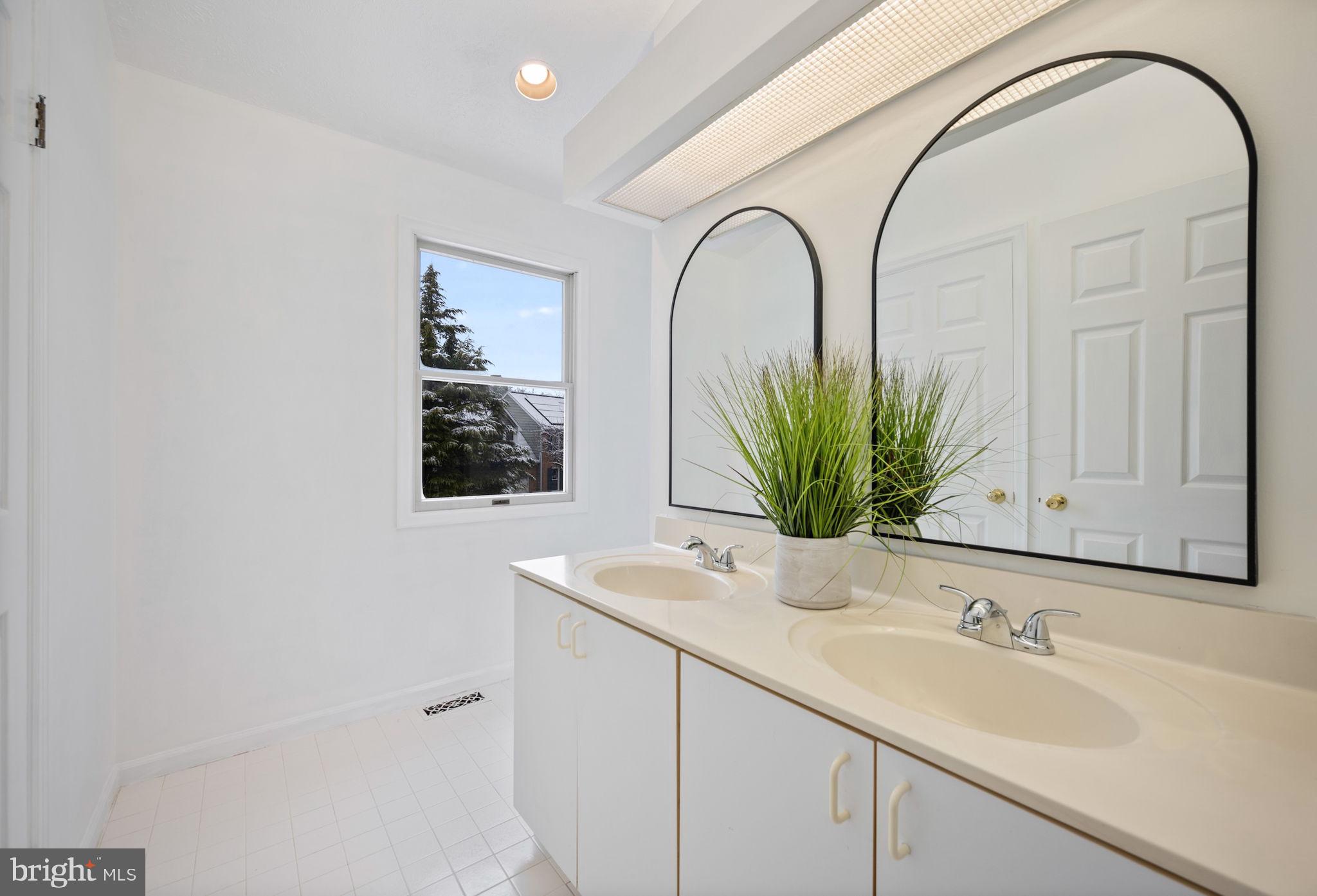 SHEPHERDS GLEN - Residential