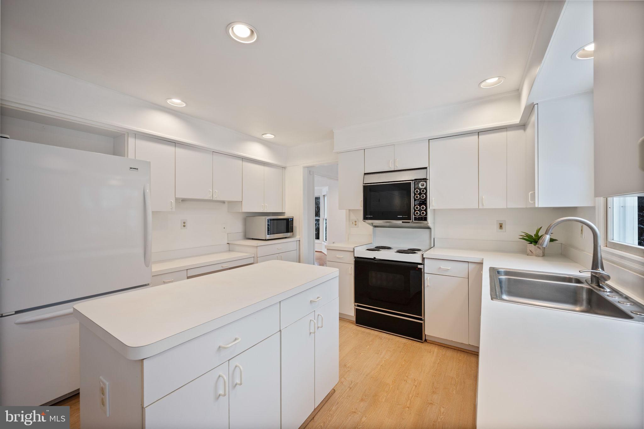 SHEPHERDS GLEN - Residential