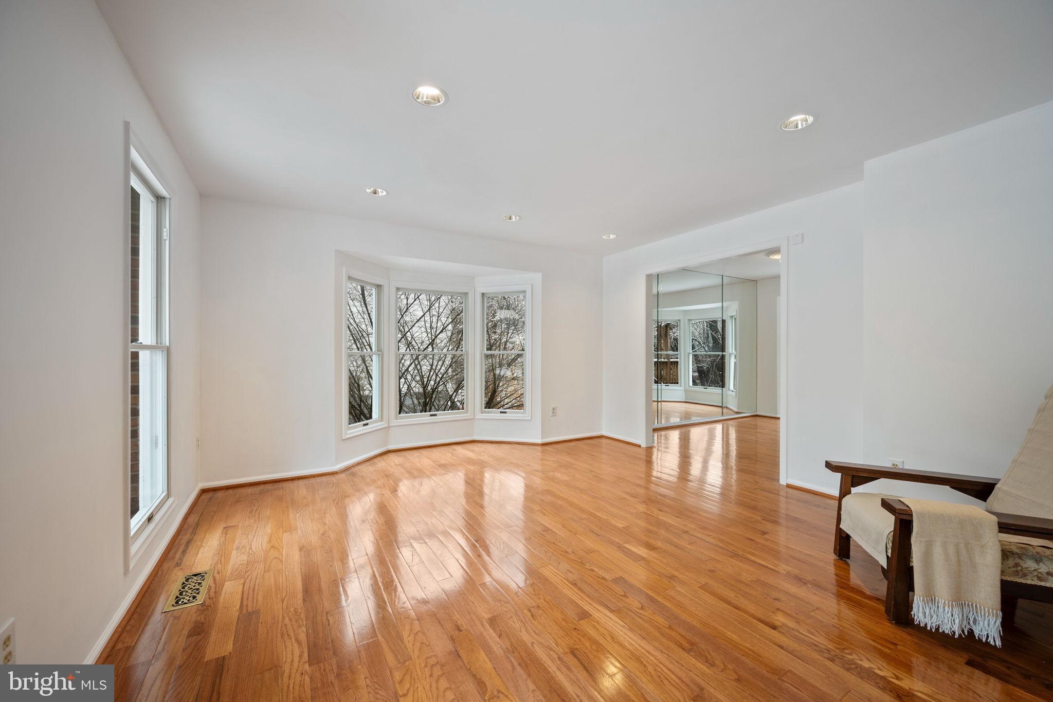 SHEPHERDS GLEN - Residential