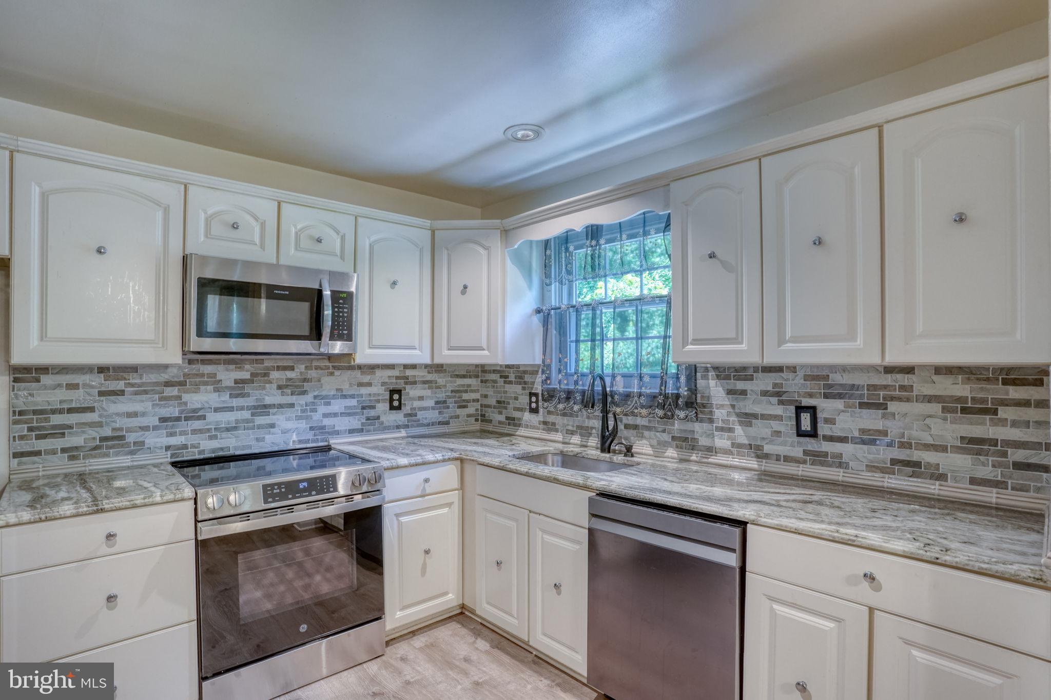 1 W ELGIN COURT