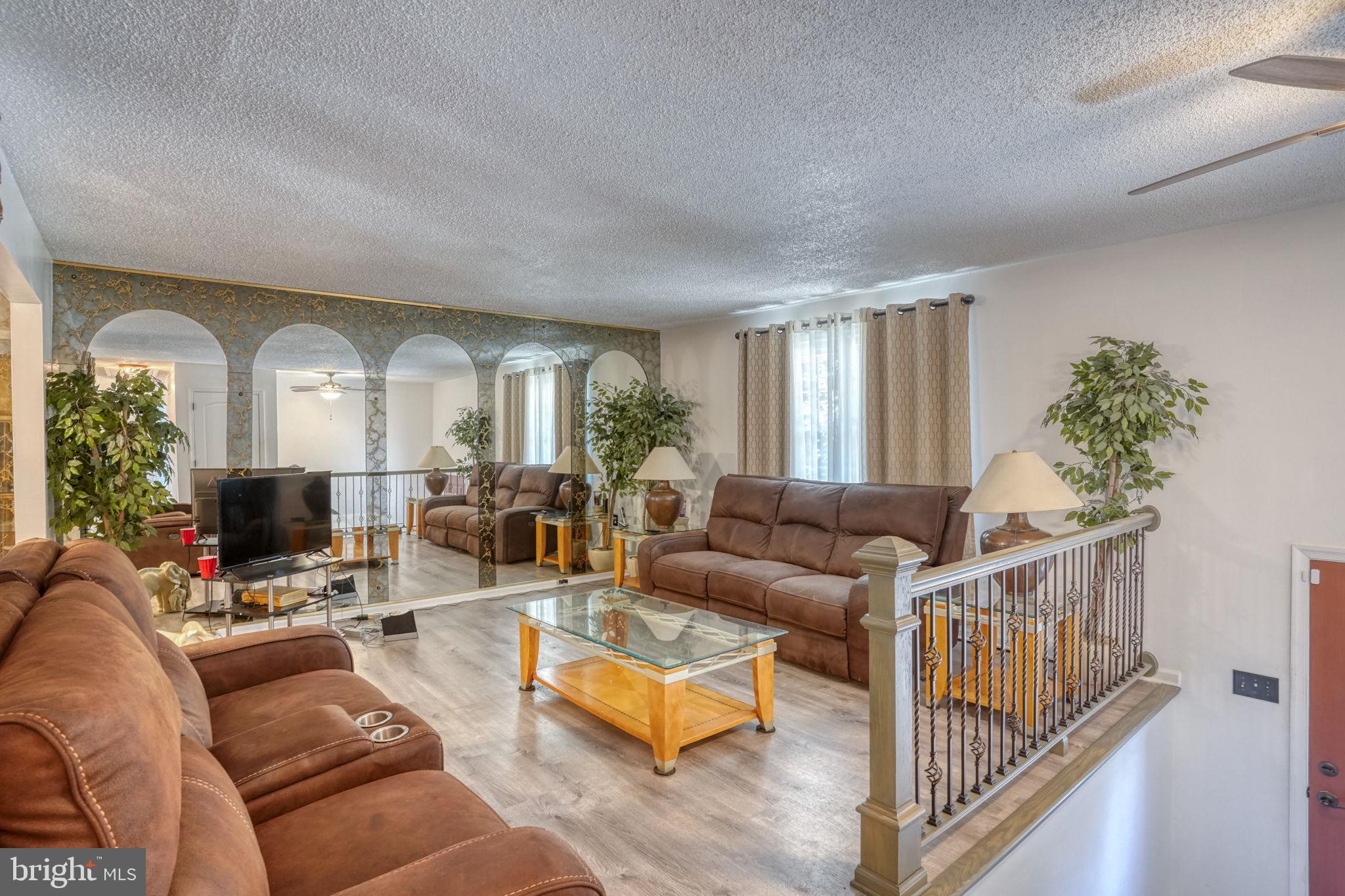1 W ELGIN COURT
