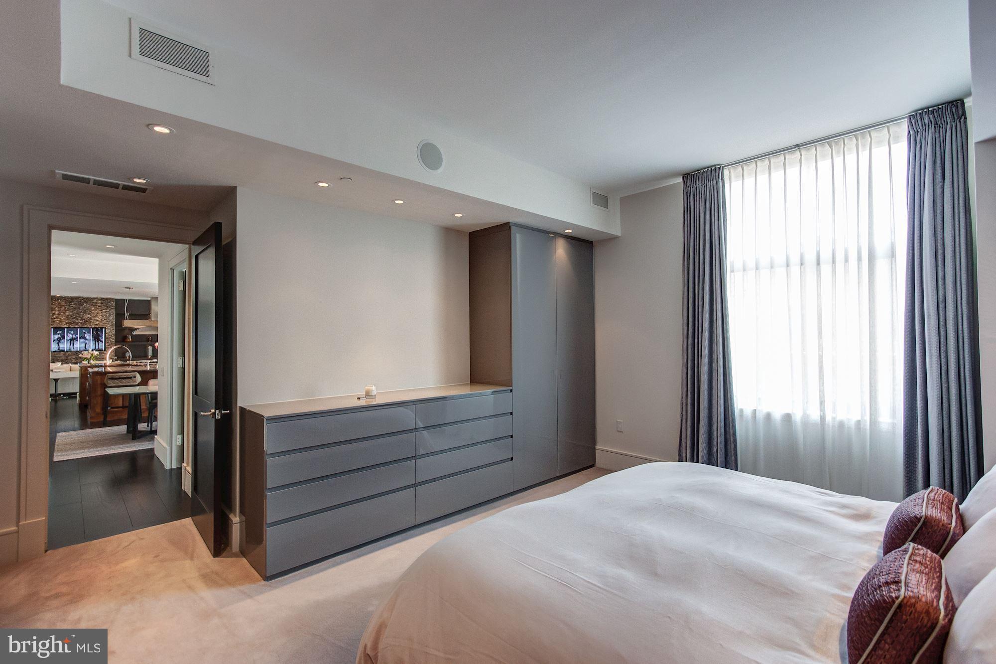 MIDTOWN AT RESTON TOWN CENTER - Residential