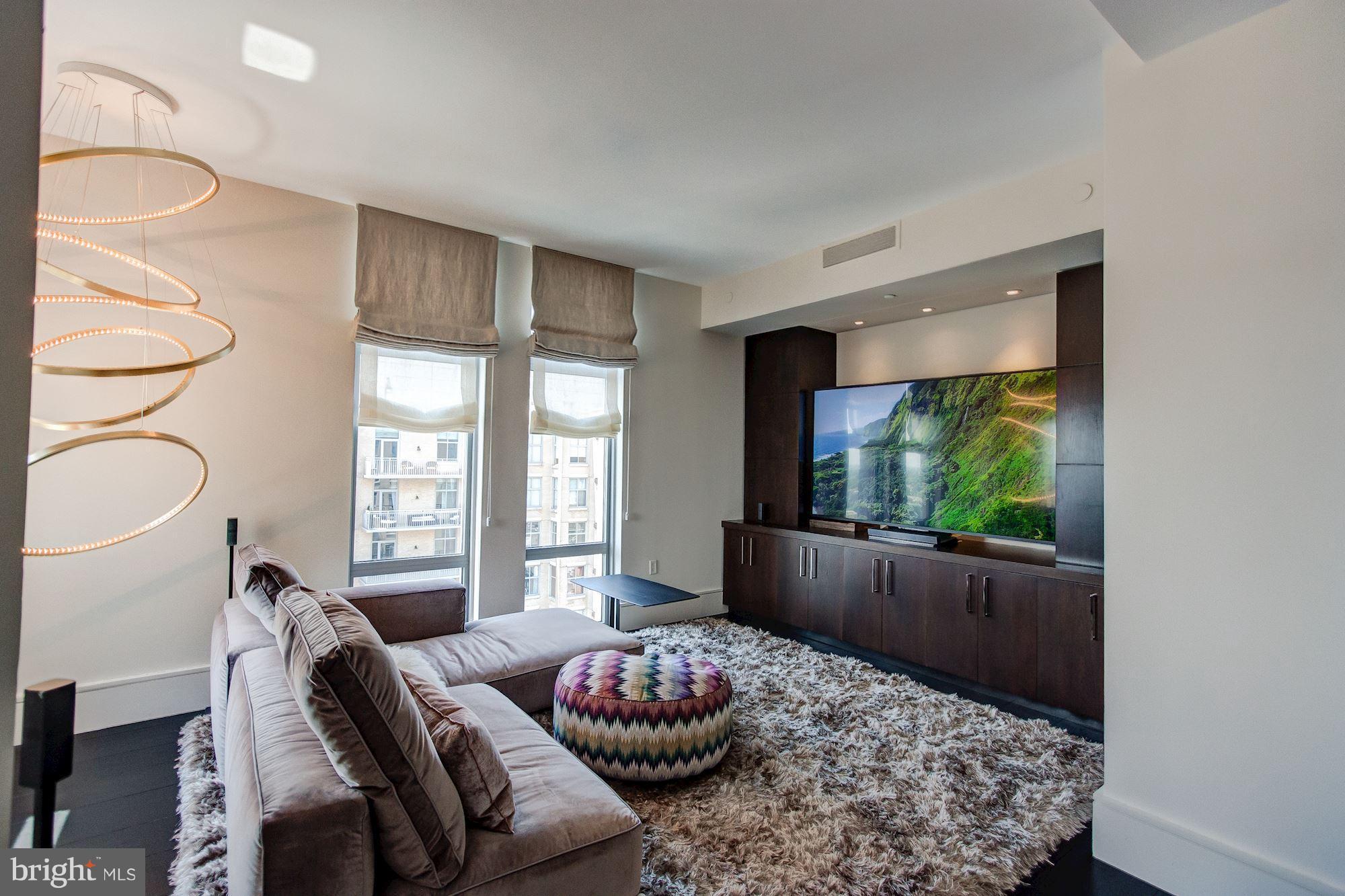 MIDTOWN AT RESTON TOWN CENTER - Residential