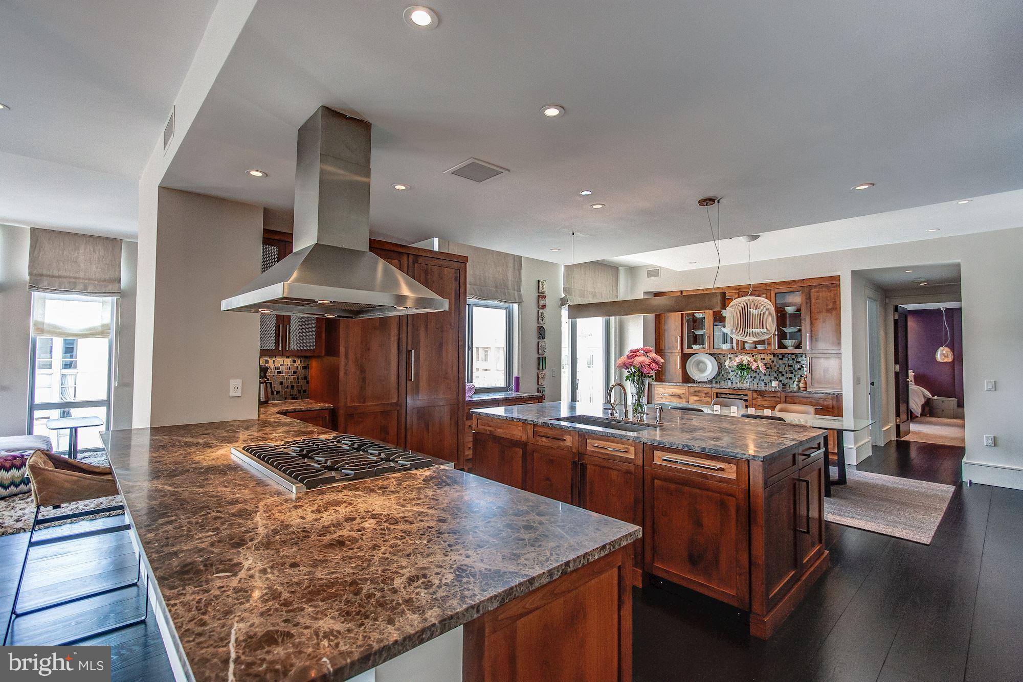 MIDTOWN AT RESTON TOWN CENTER - Residential