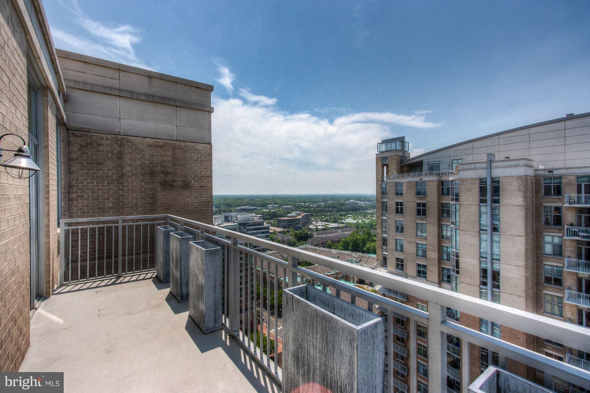 MIDTOWN AT RESTON TOWN CENTER - Residential
