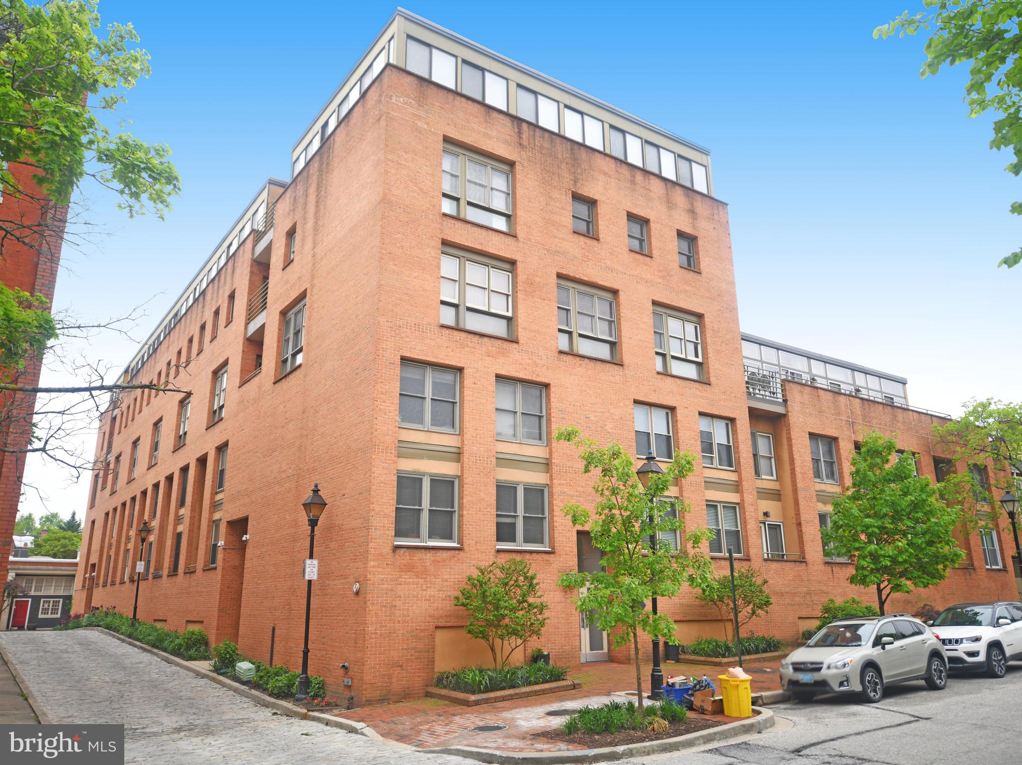 Tucked away on a cobblestone street surrounded by pocket parks in historic Otterbein, this two-level condo offers the perfect blend of charm and convenience. It lives like a house, not an apartment—with wood floors throughout, abundant natural light, a private balcony, and a spacious, airy layout. The kitchen features cheerful baby blue cabinets, and both bedrooms have huge closets. There's also a main-level powder room, in-unit washer and dryer, and one assigned parking space.
Located in an elevator building just minutes from the Inner Harbor, MARC train, and stadiums, this home also offers access to a stunning communal rooftop deck with panoramic water and stadium views.
Owner requires a minimum credit score of 680. $75 flat fee due to Cummings & Co. Realtors upon lease acceptance (per lease, not per tenant).