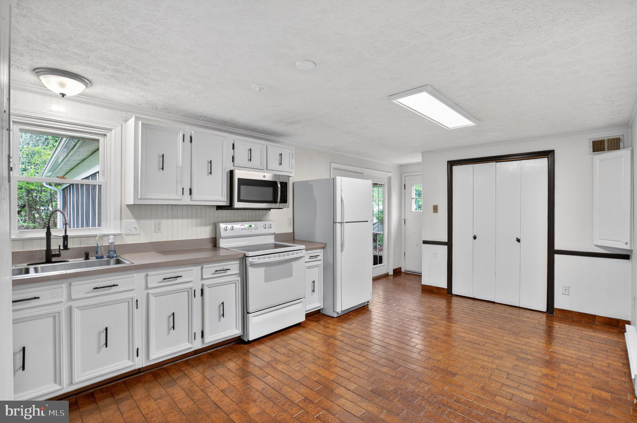 CLIFFTON ON THE POTOMAC - Residential