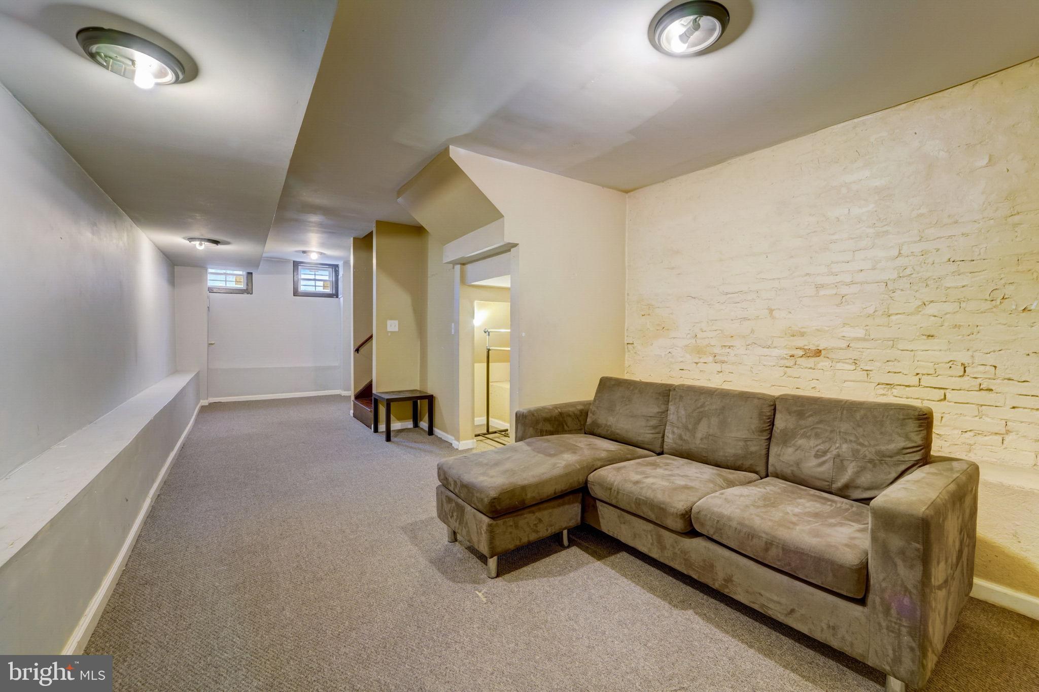 WASHINGTON VILLAGE - Residential Lease