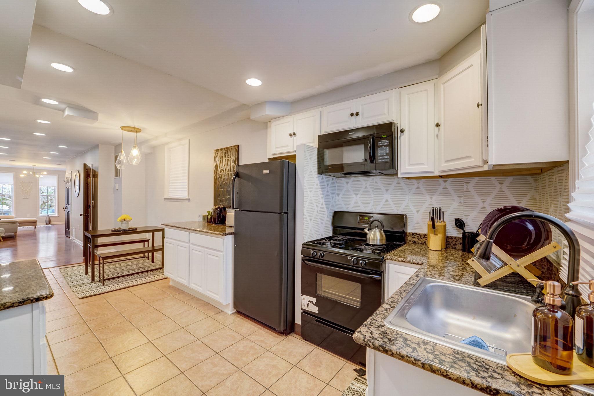 WASHINGTON VILLAGE - Residential Lease