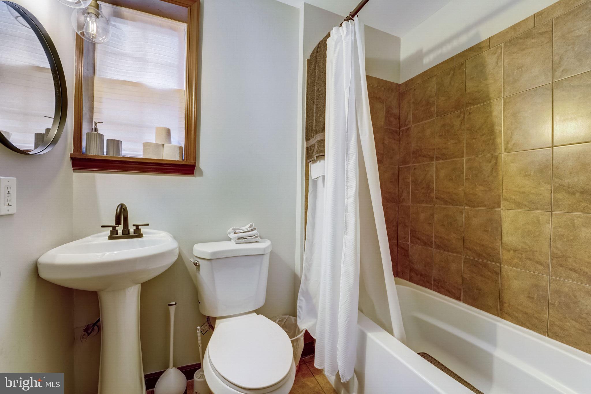 WASHINGTON VILLAGE - Residential Lease