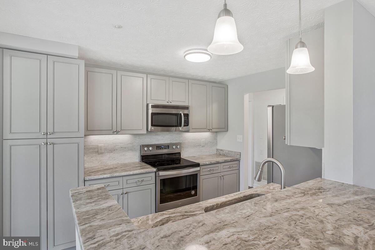 THIS FULLY RENOVATED 2 bedroom 2 full bath home is located in the heart of Piney Orchard walking distance from the community pool, tennis courts, lake , ice rink and shopping center. The fresh tones carried throughout the home from the kitchen to the bathroom gives you that spa like feel. Your comfort and convenience is already taken care of with the NEW HVAC system , WATER HEATER and WINDOWS all installed recently