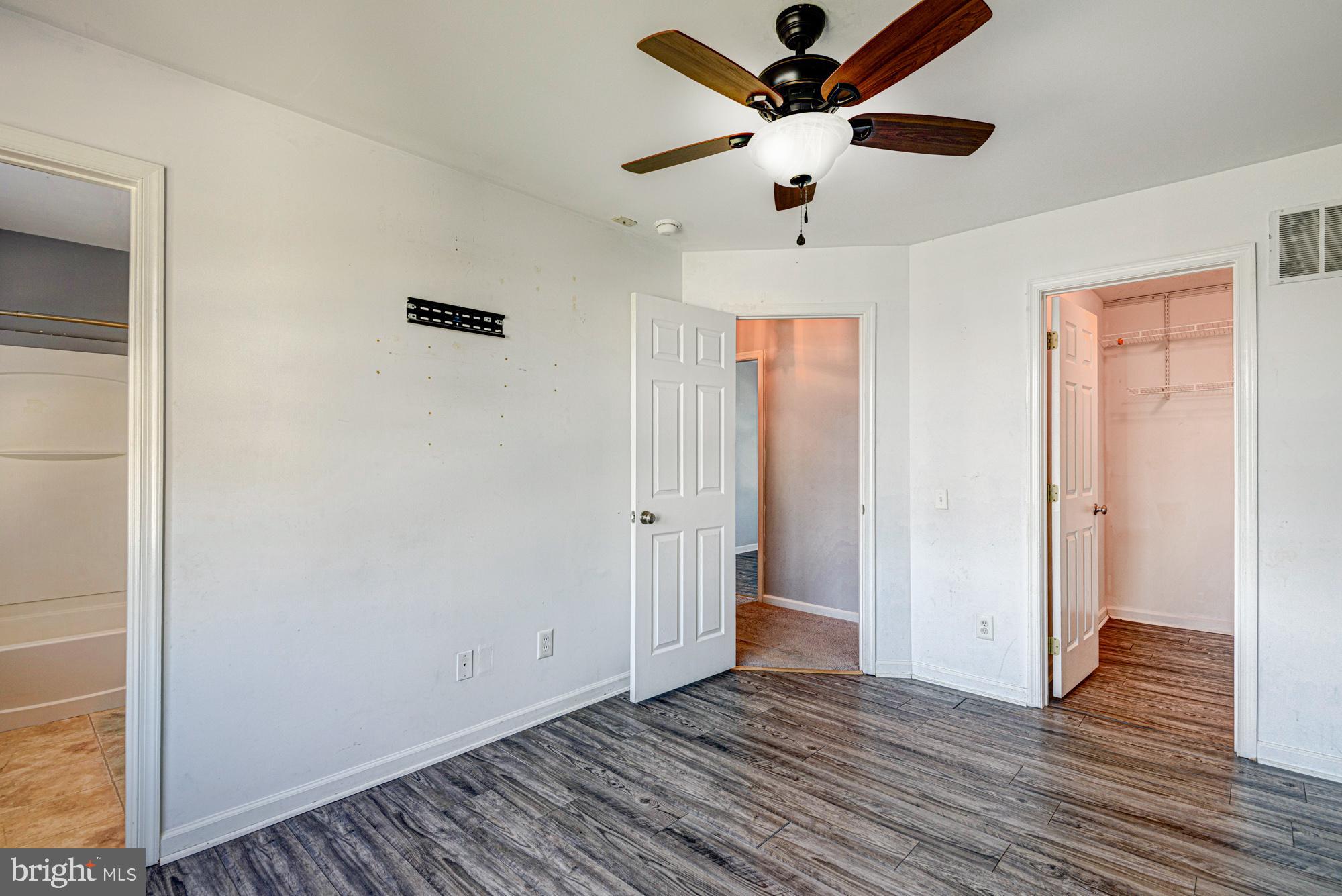 BOMBAY WOODS - Residential