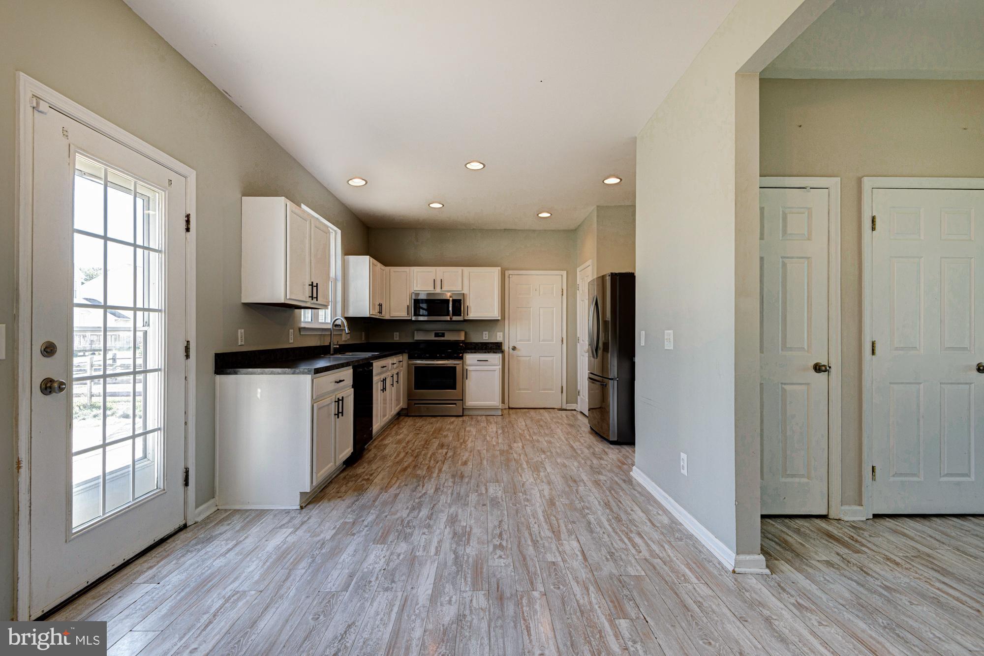 BOMBAY WOODS - Residential