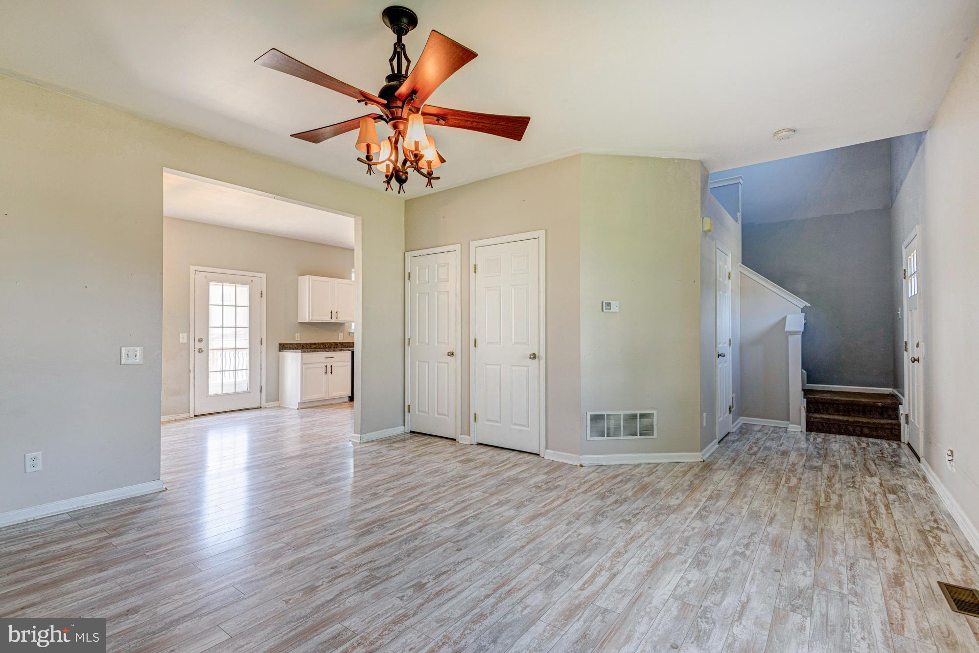 BOMBAY WOODS - Residential
