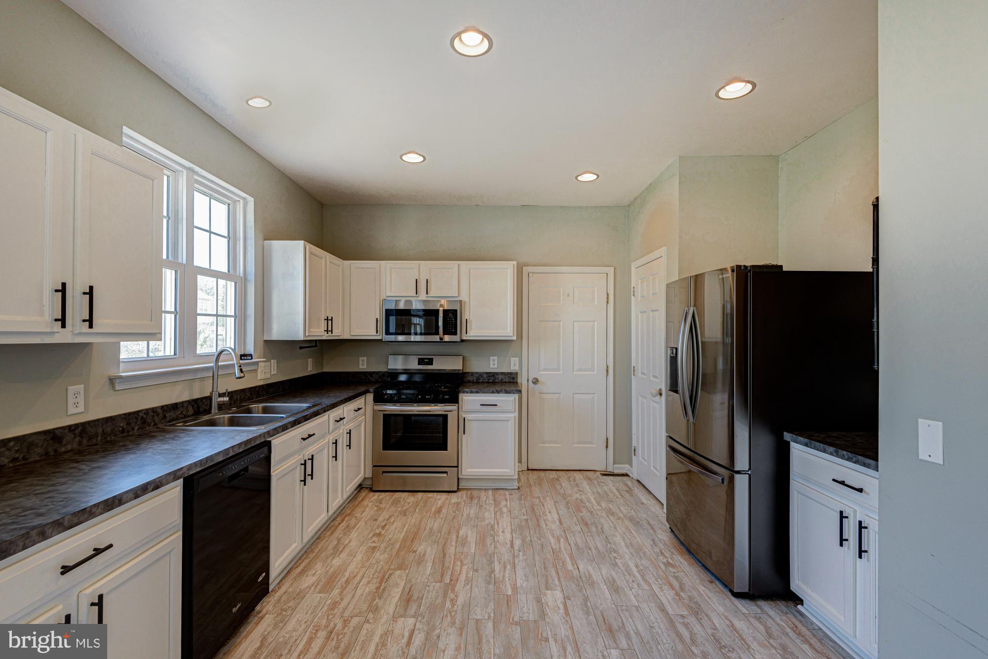 BOMBAY WOODS - Residential