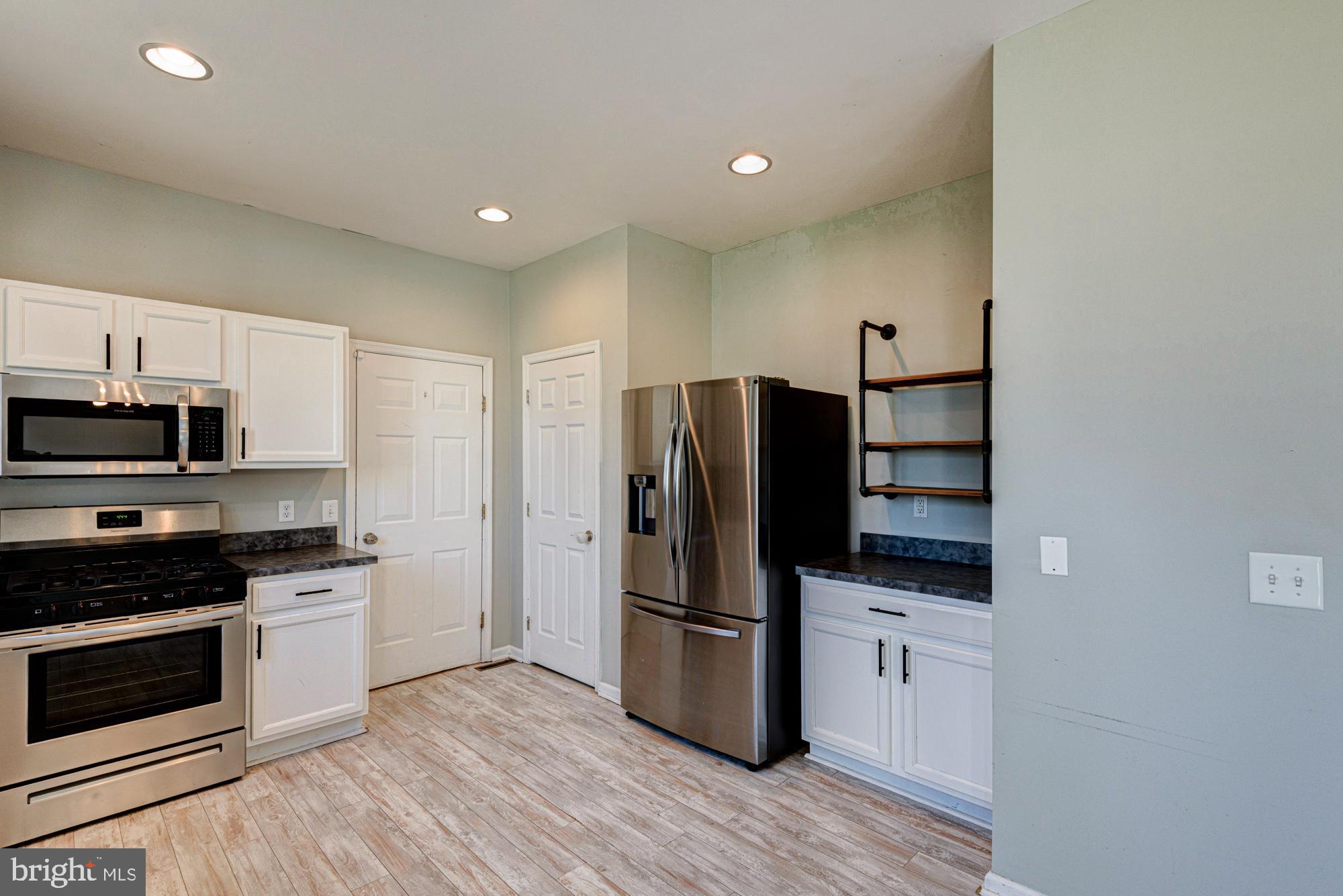 BOMBAY WOODS - Residential