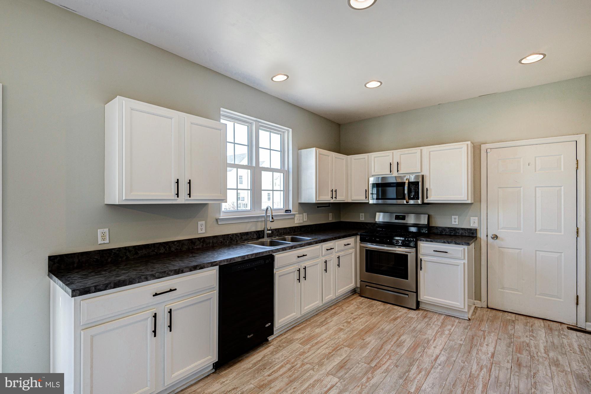 BOMBAY WOODS - Residential