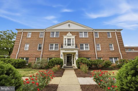 Photo of 718 S Washington Street #101, ALEXANDRIA, VA 22314 (MLS # VAAX2060052)