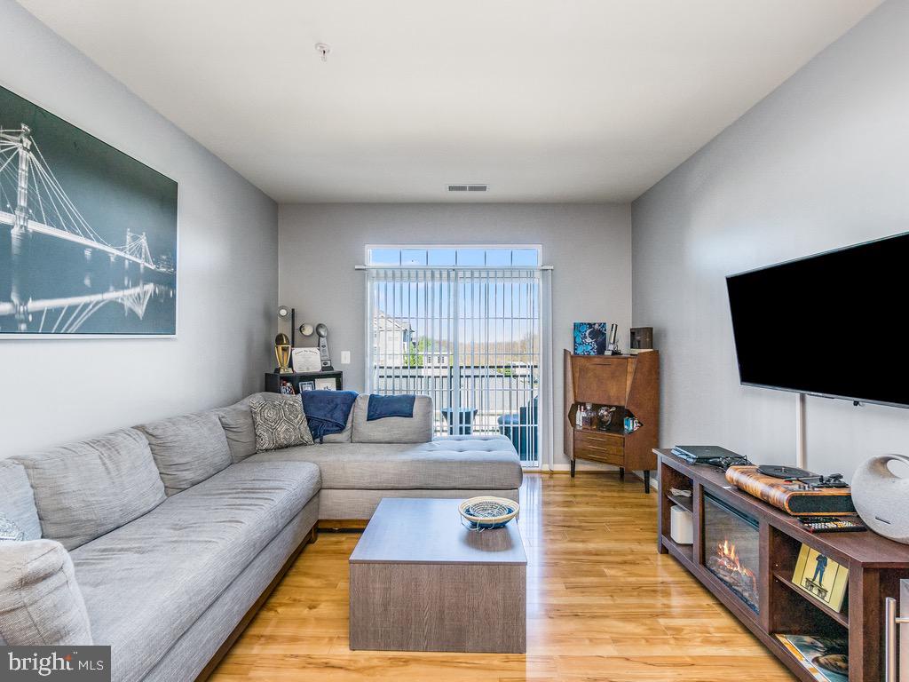 THE ADDISON AT ST PAUL - Residential Lease