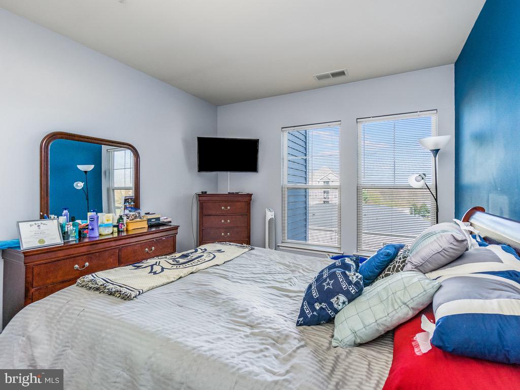 THE ADDISON AT ST PAUL - Residential Lease