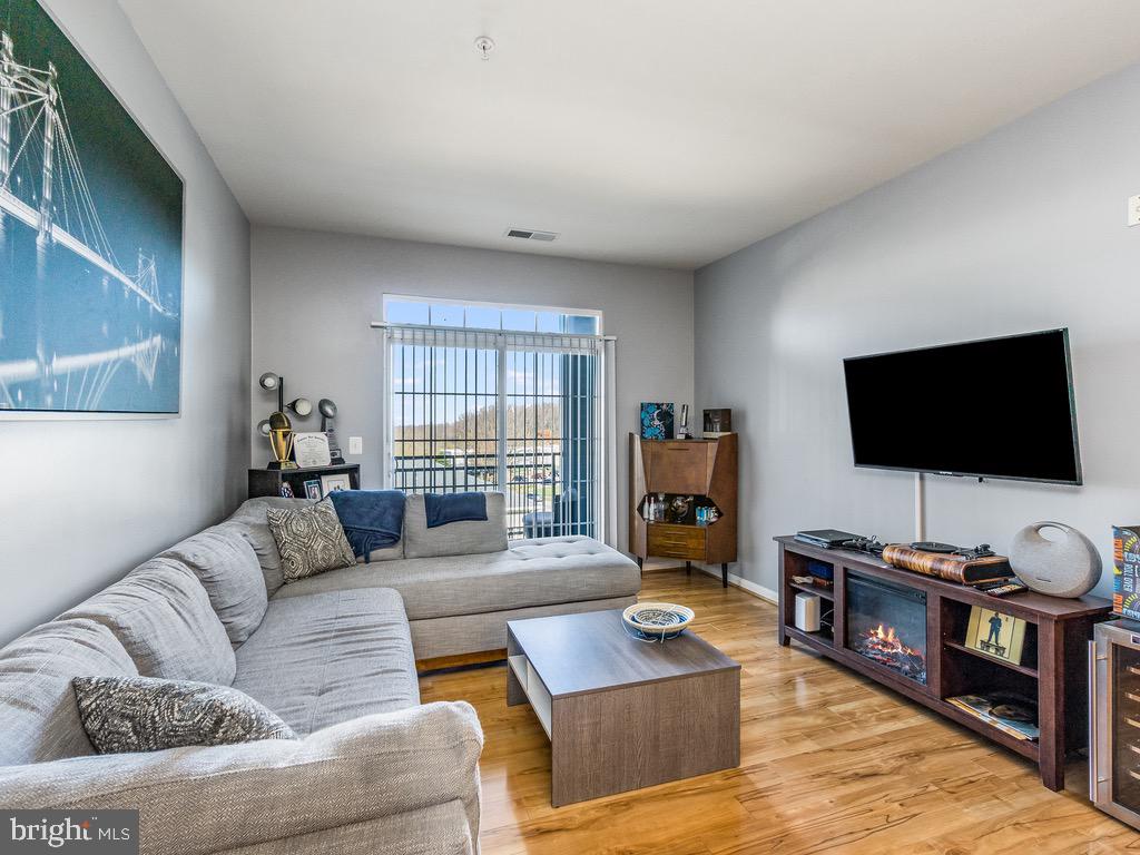 THE ADDISON AT ST PAUL - Residential Lease