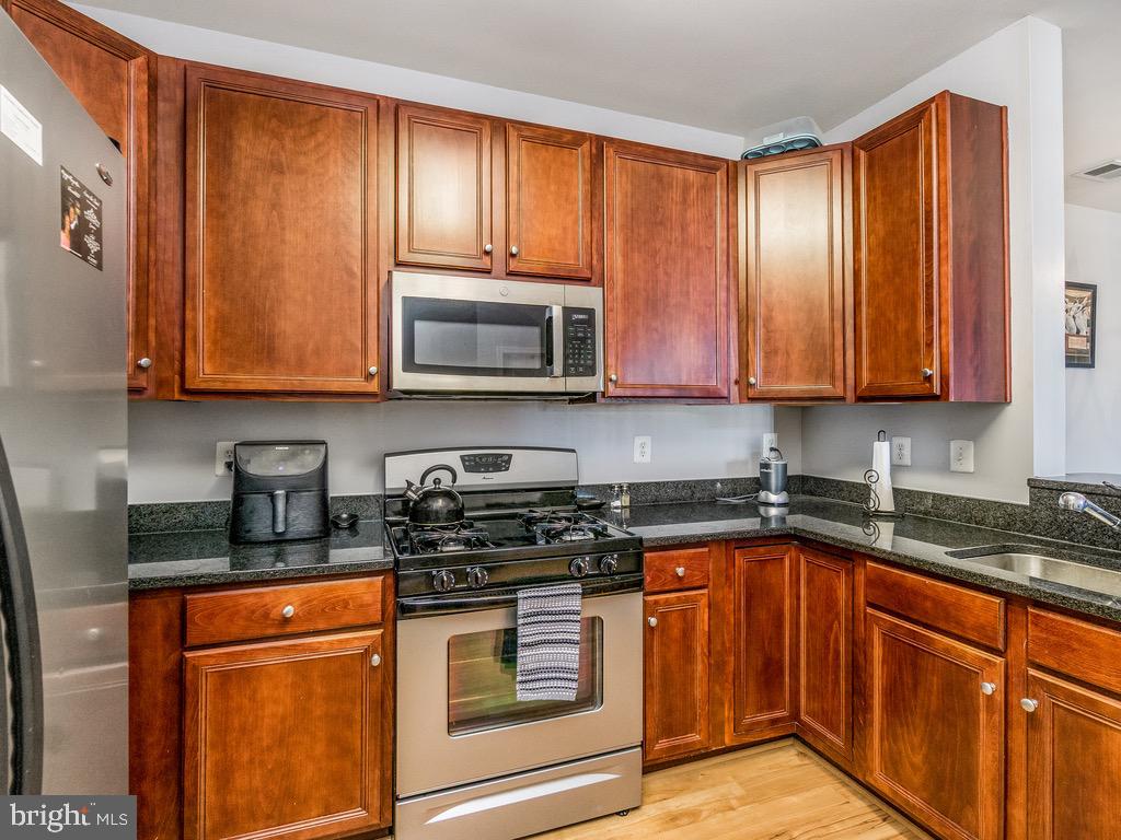 THE ADDISON AT ST PAUL - Residential Lease