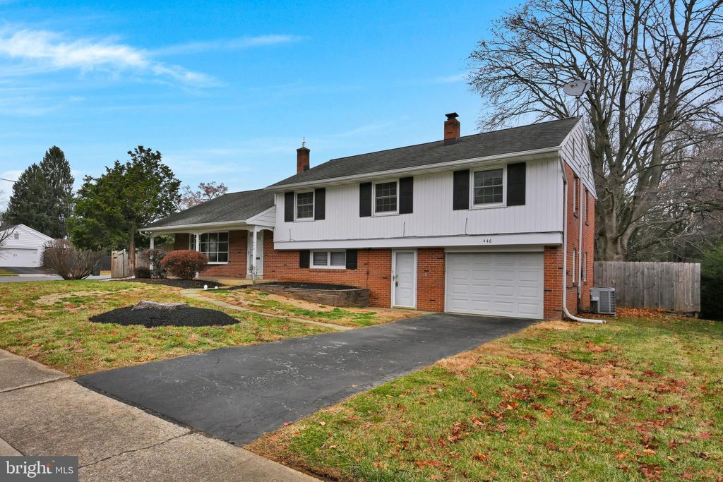 Photo of 446 Penn View Drive, MILLERSVILLE, PA 17551 (MLS # PALA2060800)