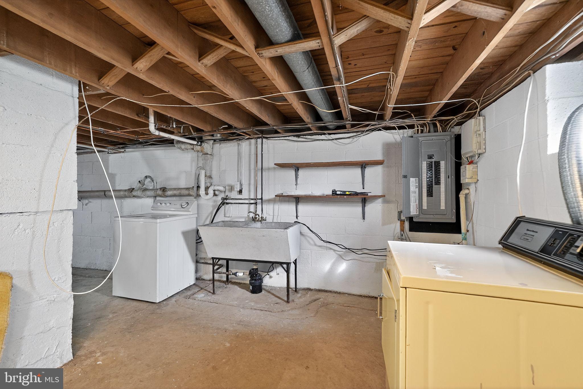 SPEEDWAY - Residential Lease