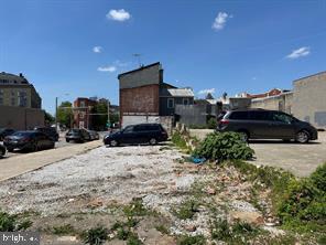 Spacious land avialable for sale now! It is zoned commercial and residential. Don't miss this amazing opportunity.
