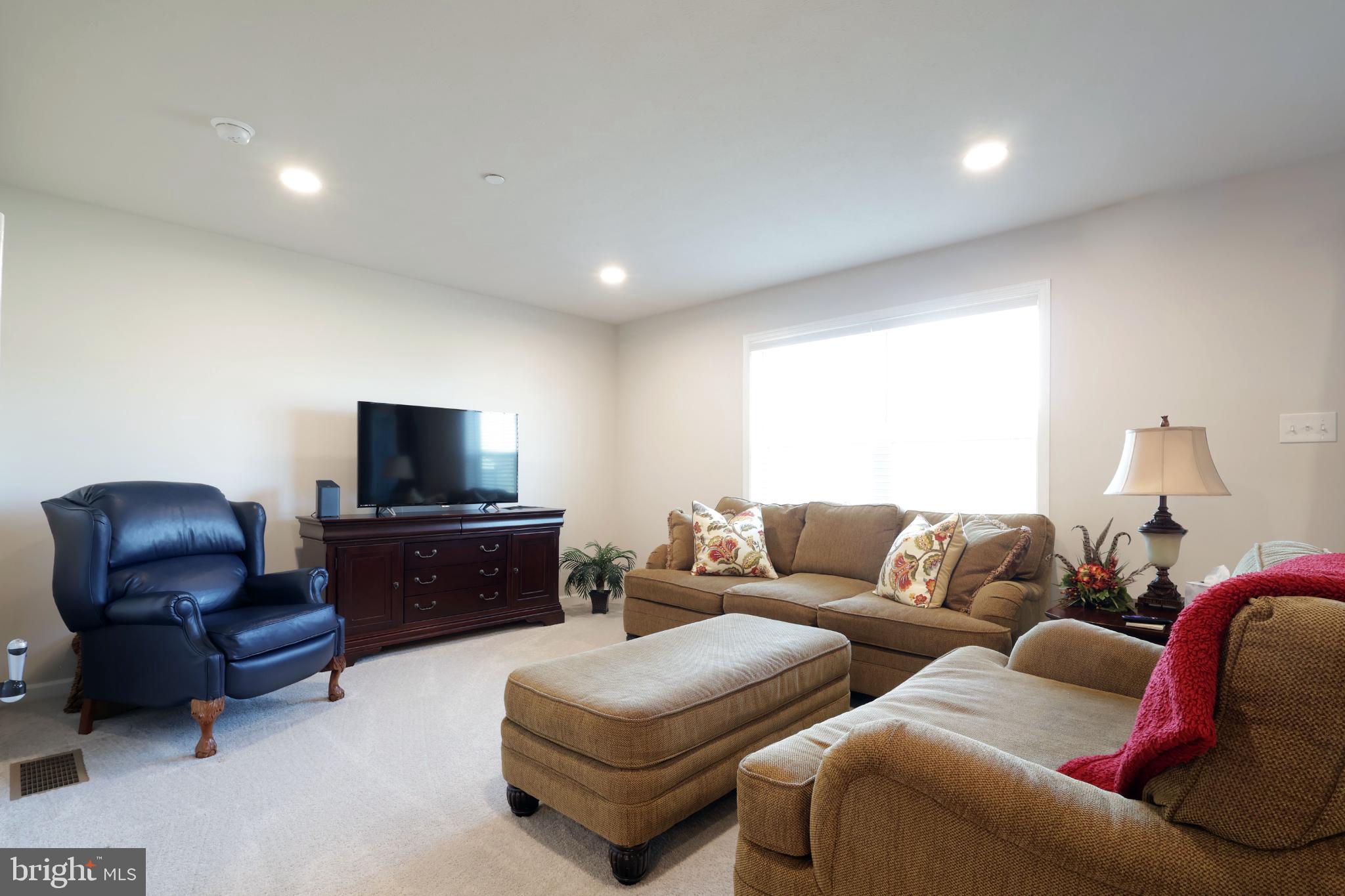 GRAYS POINTE - Residential