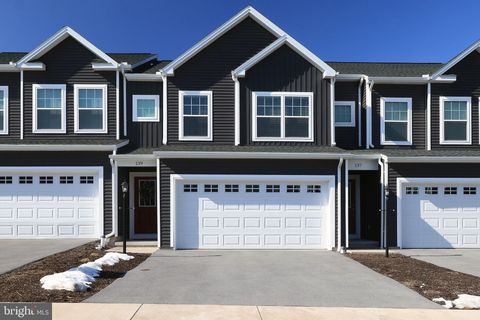 Townhouse For Sale - 139 Jack Pine Way<br/> PORT MATILDA, PA 16870