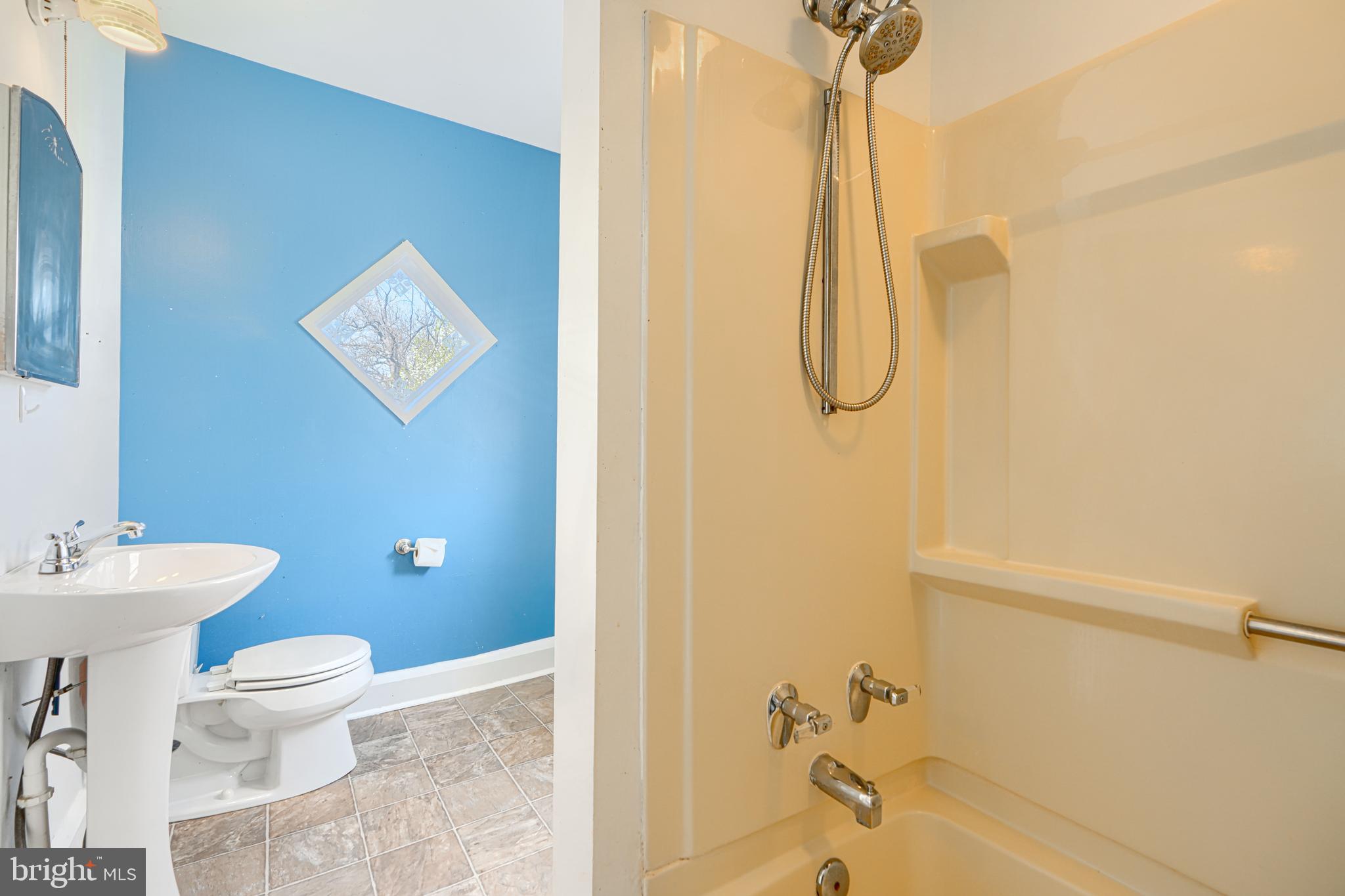 HILLENDALE PARK - Residential