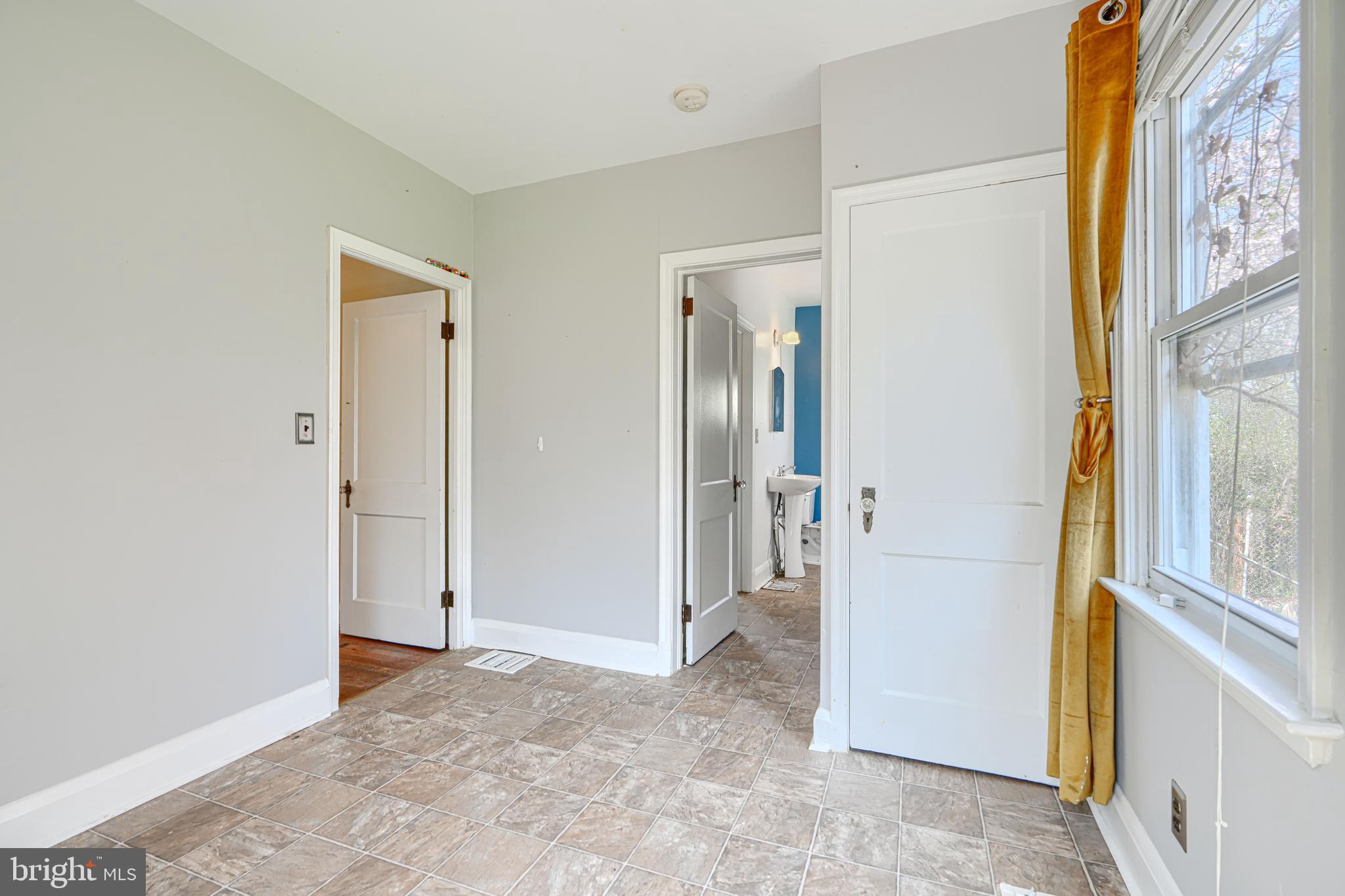 HILLENDALE PARK - Residential