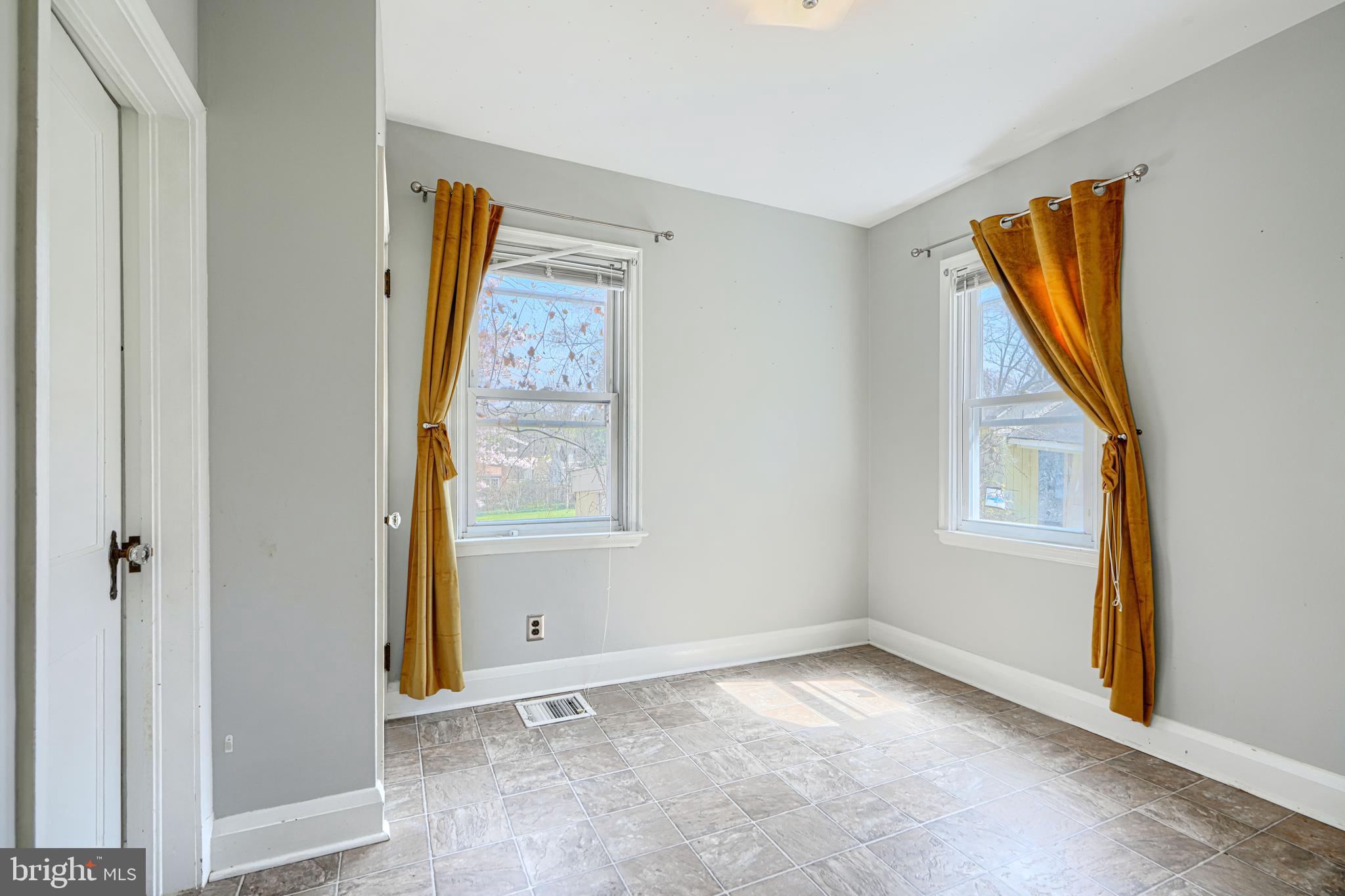 HILLENDALE PARK - Residential